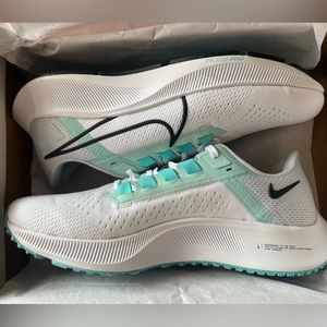 *NEW* Nike Pegasus 38 (W10.5)